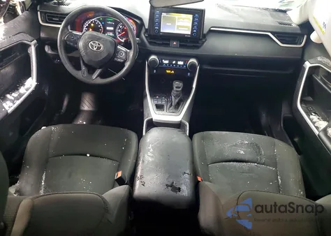 2021 Toyota Rav4 Le z USA, uszkodzony, nr VIN 2T3F1RFV3MC185565